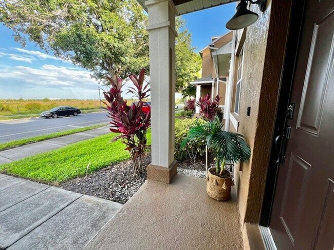 Building Photo - MOVE IN JULY! BEAUTIFUL 3 BED X 2.5 BATH T...