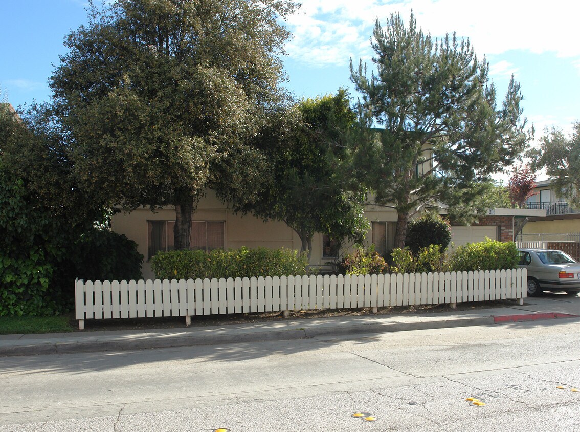 408 N Bayshore Fwy, San Mateo, CA 94401 408 N Bayshore Fwy San Mateo