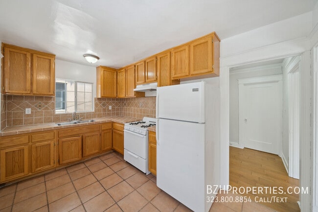 Building Photo - 1237 Havenhurst Dr