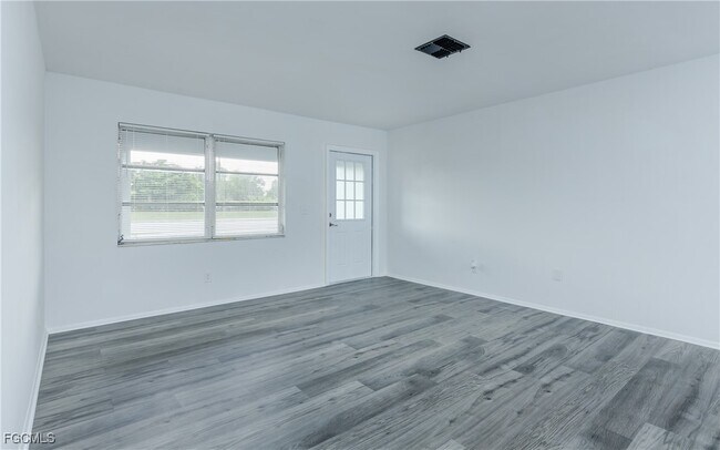Building Photo - 1305 Hibiscus Dr