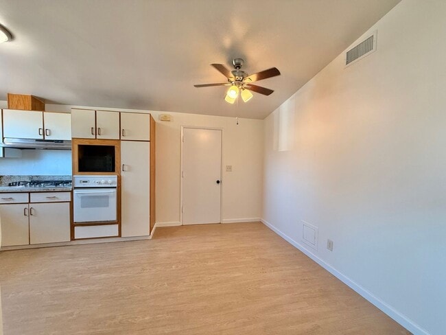 Building Photo - 3141 Admiral Ave