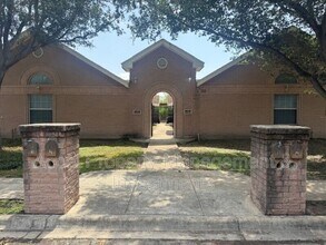 Building Photo - 1902 Bahamas Dr
