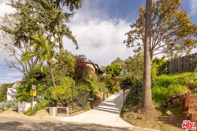 Building Photo - 3424 Primera Ave