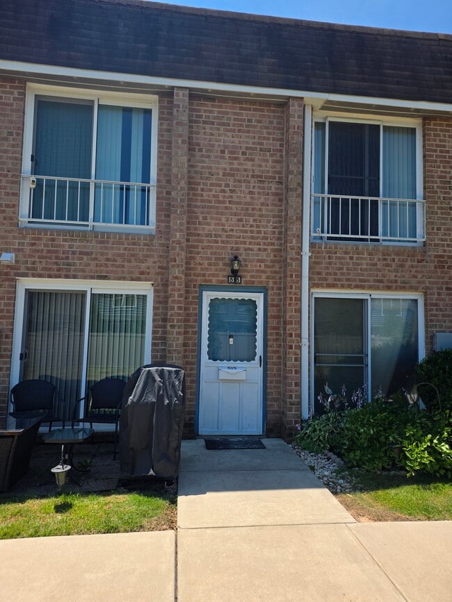 Building Photo - 515 Germantown Ct