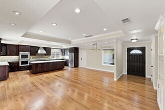 Building Photo - 10700 Farallone Dr