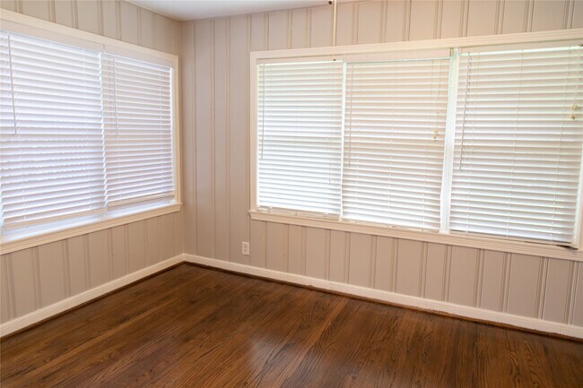 Building Photo - 8527 Greenbush St