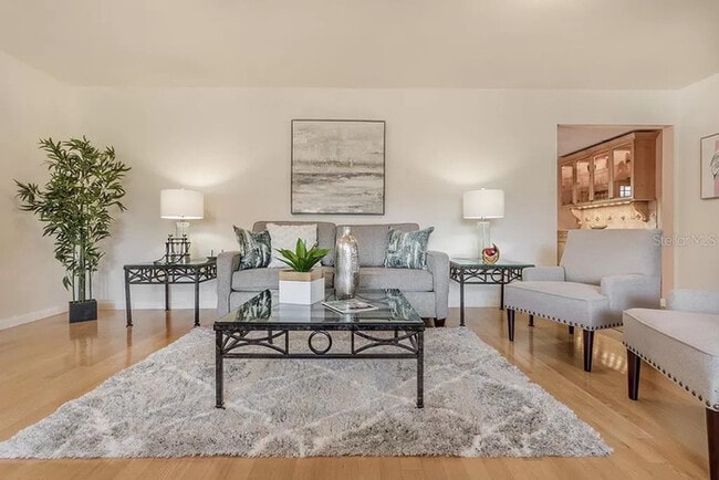 Foto del edificio - BEAUTIFUL Fully Fenced in Home For Rent in...