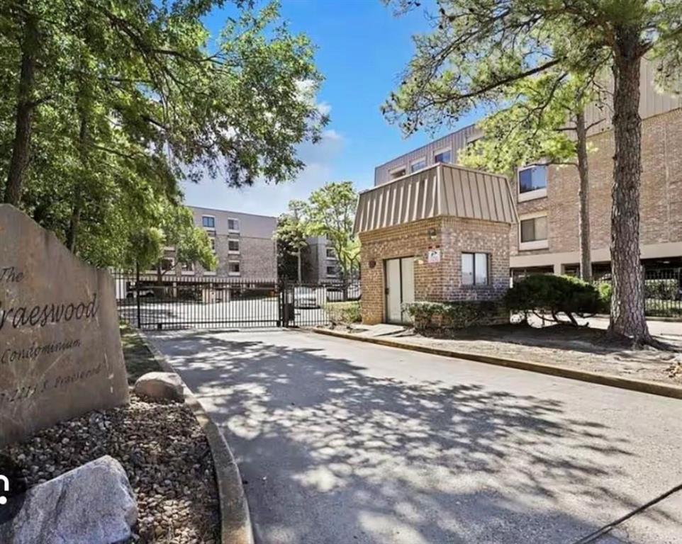 Primary Photo - 2209 S Braeswood Blvd