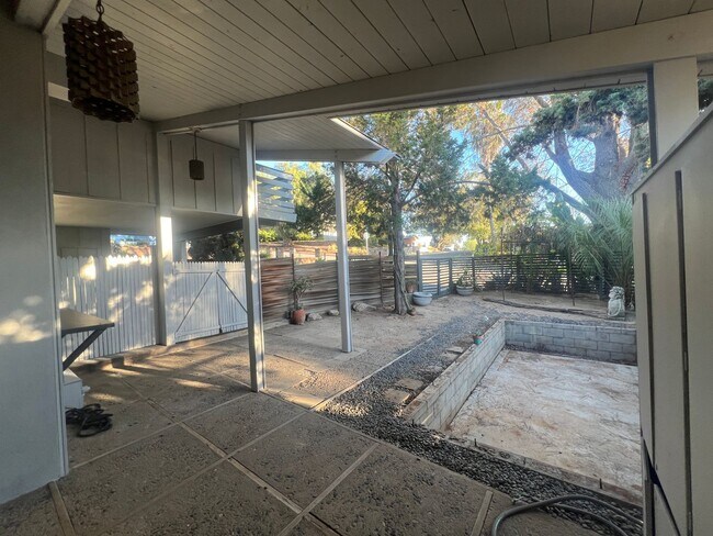 Building Photo - Lovely Craftsman Home with Modern Convenience
