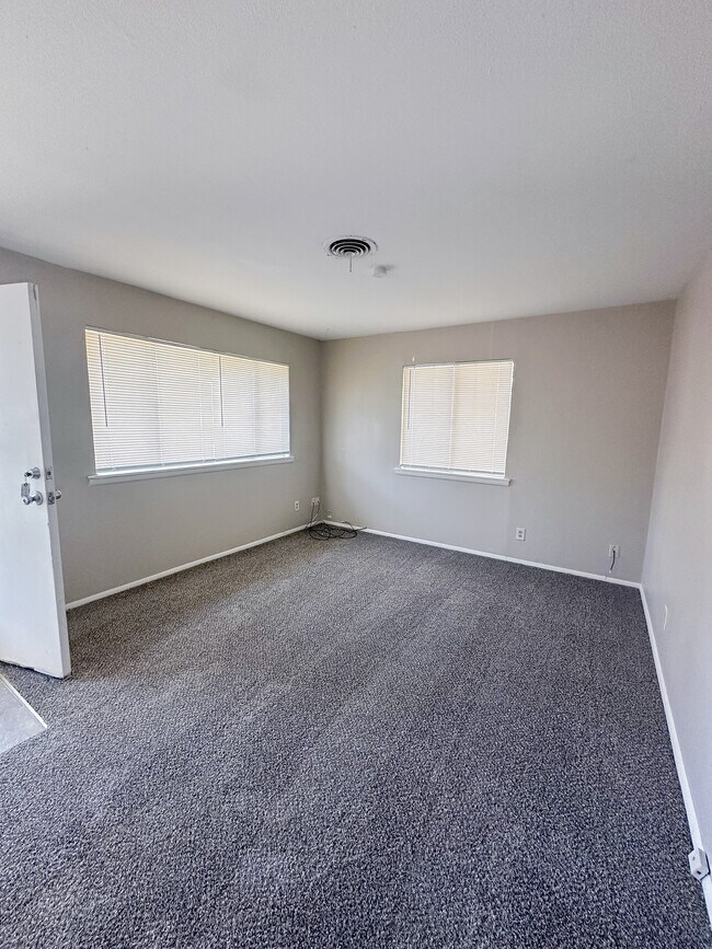 Foto del edificio - 430 NW Mission Blvd