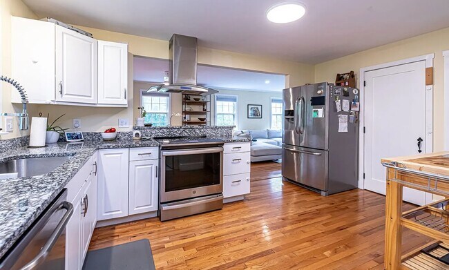 Building Photo - 32 Westview Ln