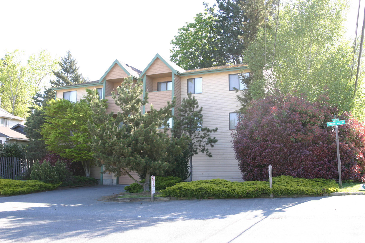 Building Photo - 1300 N 107th St