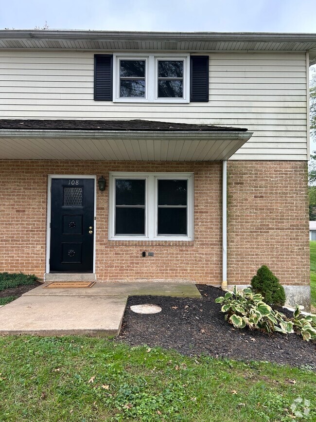 Building Photo - 108 Oak Rd