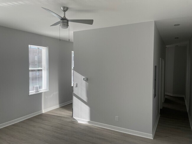 Large Living Room - 216 Findlay St Apartments