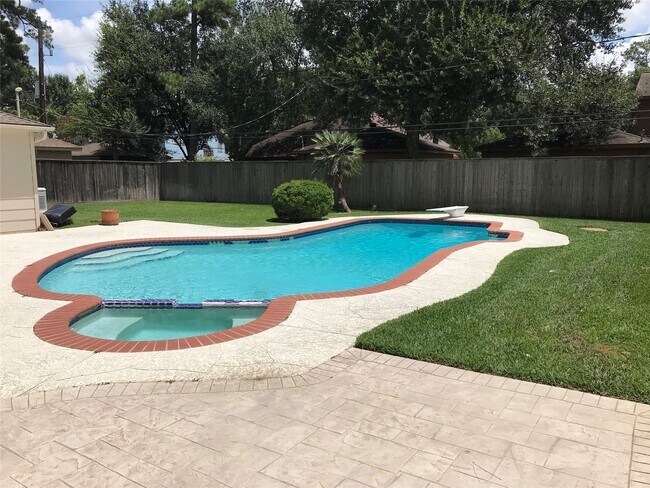 Foto del edificio - 7711 Friars Ct Ln
