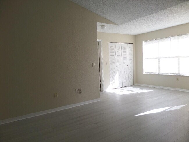 Foto del edificio - 1401 Village Blvd