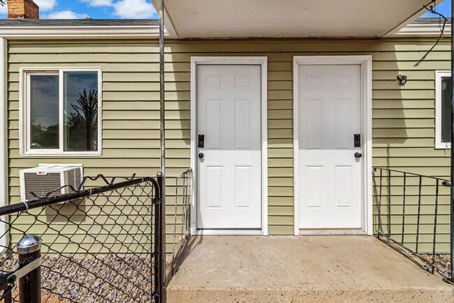 Photo - Bright Downtown Studio Apartment