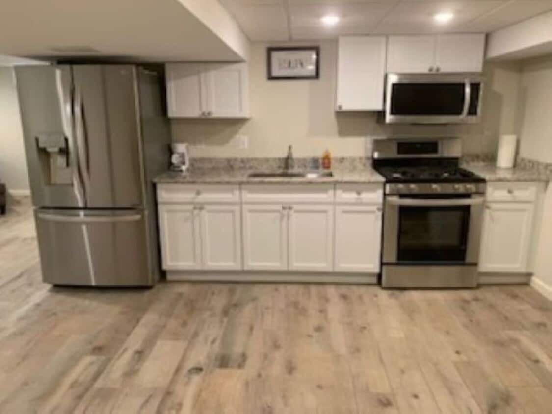 21930 Whitmore St Unit In a home, Oak Park, MI 48237 Apartments in