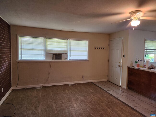 Building Photo - 130 Apple Tree Rd