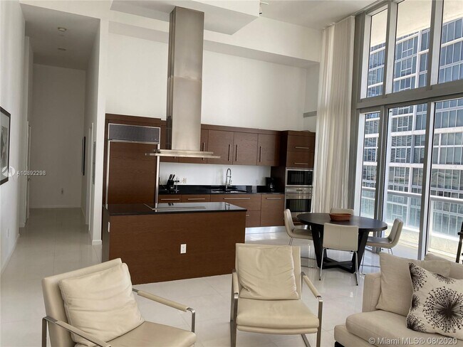 Building Photo - 485 Brickell Ave