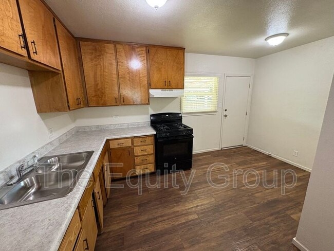 Foto del edificio - 1033 W Houston Ave