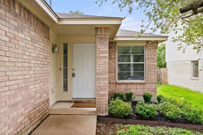 Foto del edificio - 437 Sweet Leaf Ln