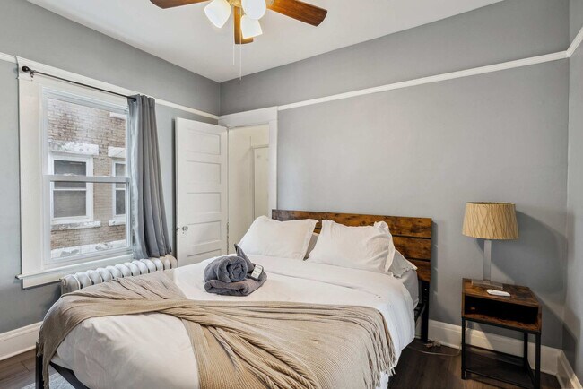 Foto del edificio - 1626 Ridgewood Ave