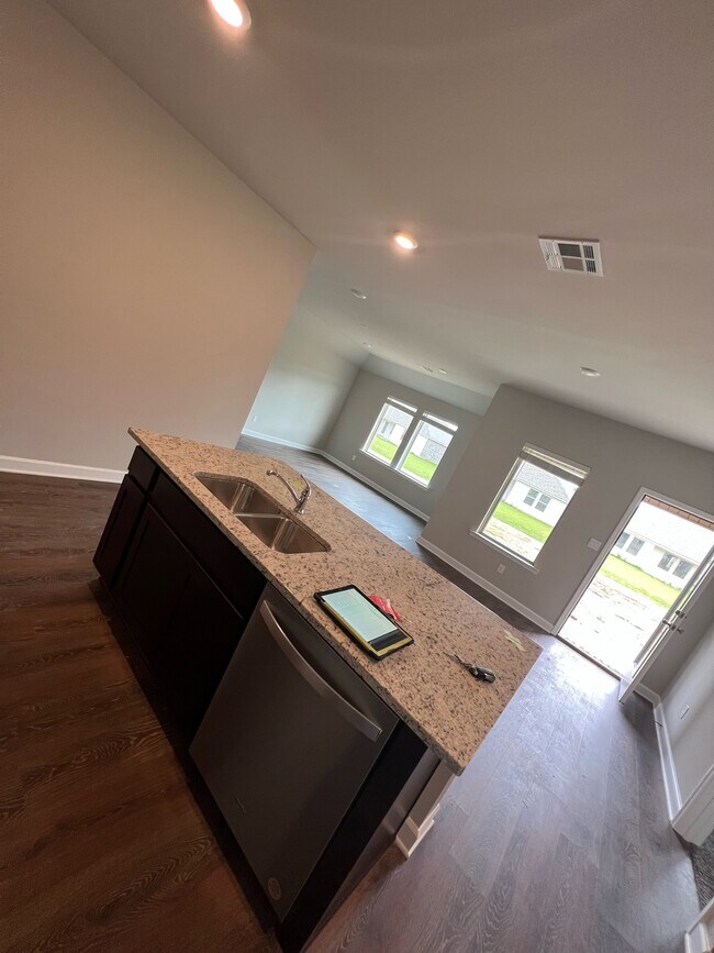 Building Photo - 732 Correns Ln