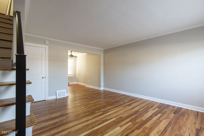Building Photo - 2 br, 1 bath  - 1888 E Outer Dr