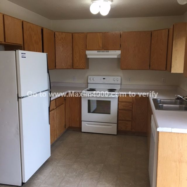 Building Photo - 554 Garfield Dr 5 - Townhouse off Orchard