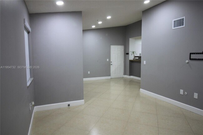 Foto del edificio - 2133 Renaissance Blvd