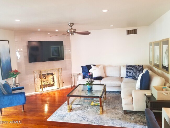 Foto del edificio - 3536 E Hazelwood St