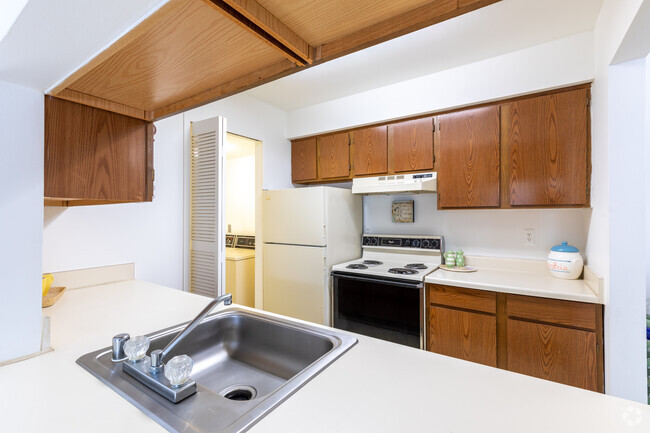 Kitchen - Aspen Creek Apartments