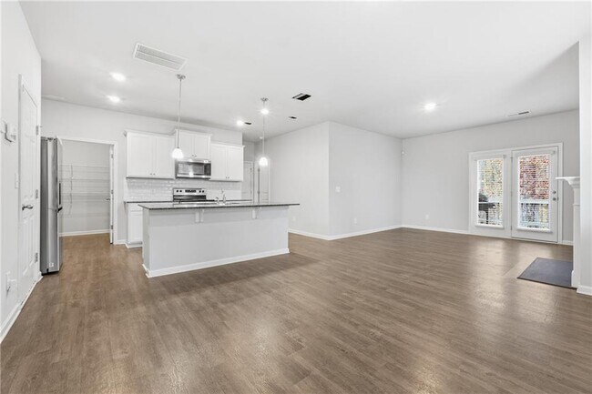 Foto del edificio - 6615 Bluffview Dr