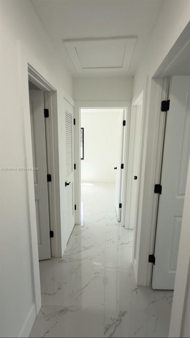 Foto del edificio - 1861 NW 163rd St
