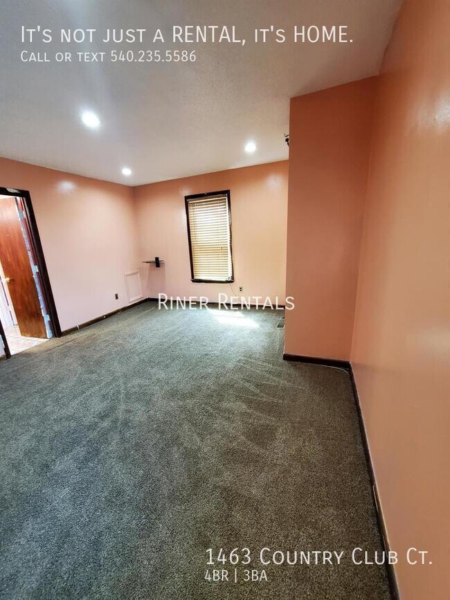 Building Photo - 1463 Country Club Ct