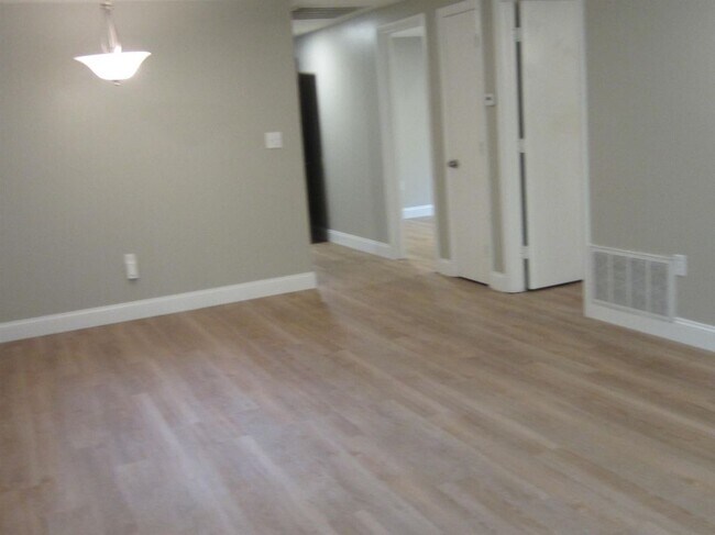 Foto del edificio - 174 Pattee Hill Rd