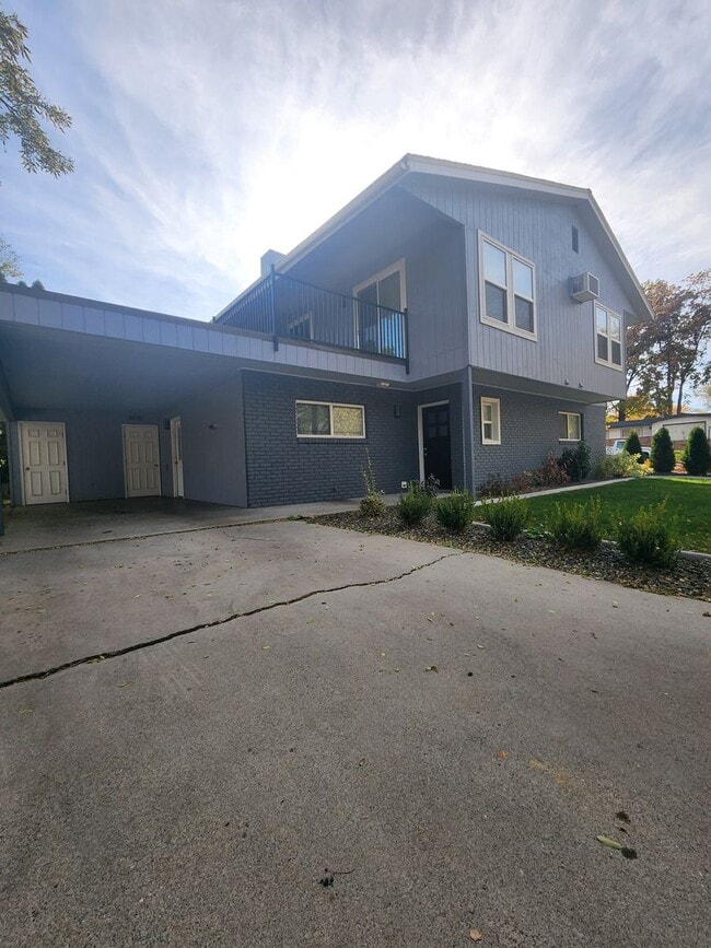 Building Photo - Stunning 2 Bedroom 2 Bathroom Home In Paye...