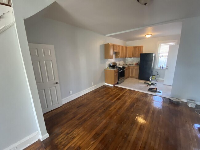 Building Photo - 1611 Woodlynne Ave