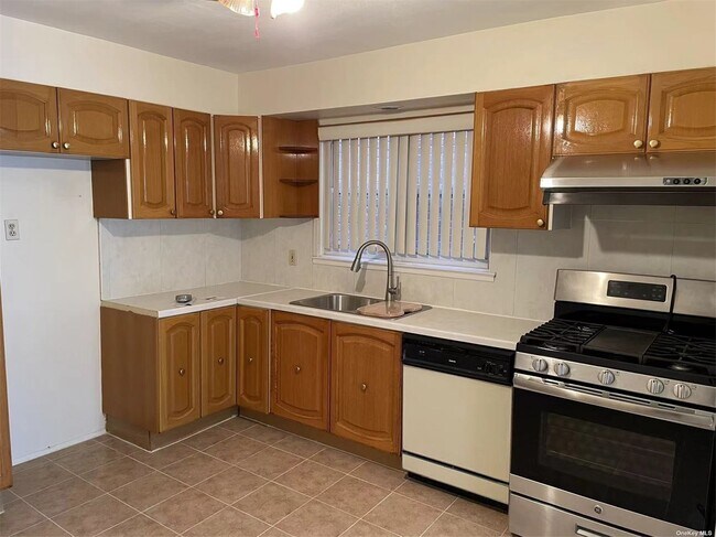 Foto del edificio - 51-17 71st St