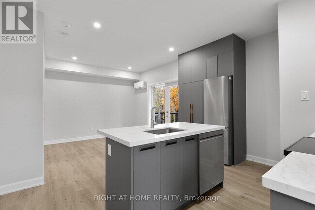 Photo du bâtiment - 63 Acacia Ave