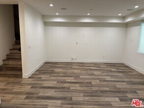 Building Photo - 621 Huntley Dr