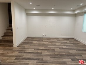 Building Photo - 621 Huntley Dr