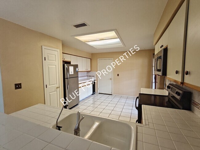 Building Photo - 131 E Horizon Cir