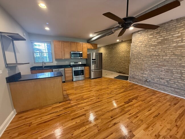 Building Photo - 4823 N Sawyer Ave