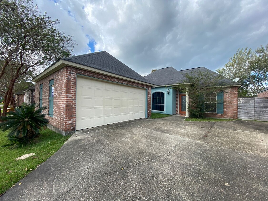 Building Photo - 3BD 2BA House for rent in Bluebonnet Subdi...