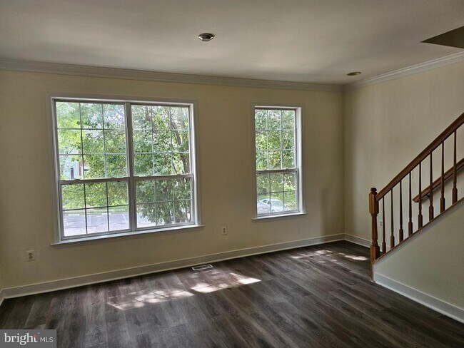 Building Photo - 13036 Taxi Dr