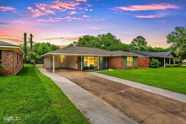 Foto del edificio - Adorable 3 bed 2 bath in Broadmoor Area!