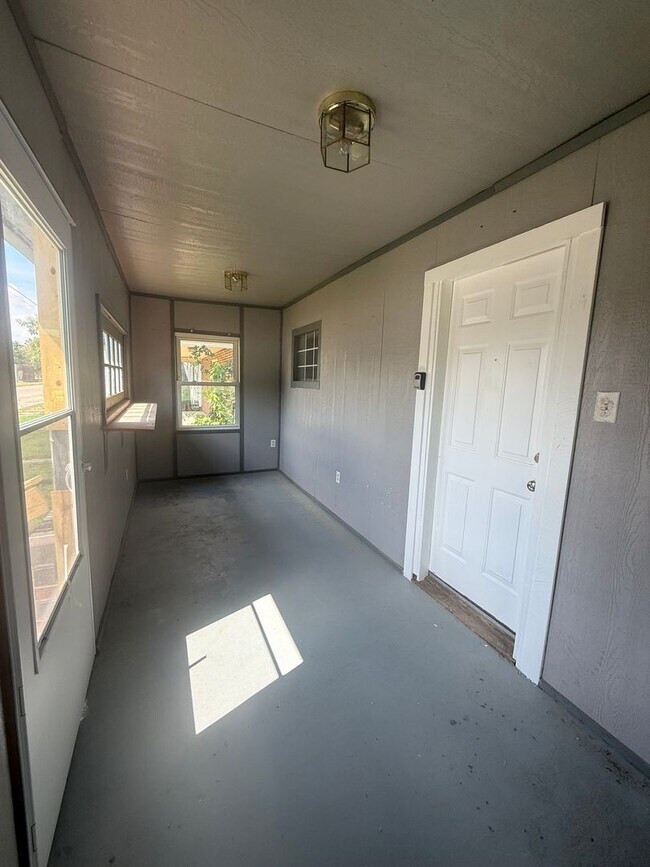 Building Photo - 2801 Columbia Ave