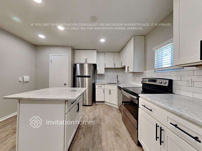 Building Photo - 4824 Lyndon Dr